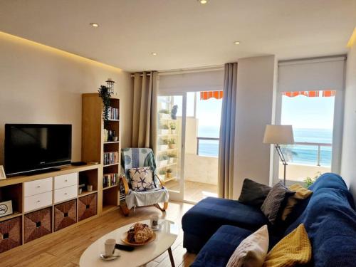 Beachfront Dream: Prime Location with Sea Views