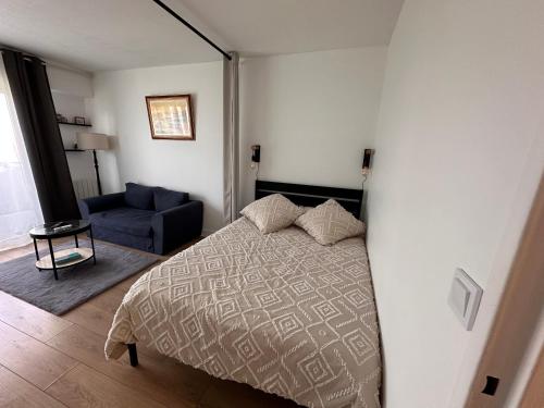 Ένα ή περισσότερα κρεβάτια σε δωμάτιο στο Studio cosy, calme et confort