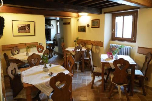 Un restaurante u otro lugar para comer en Il paradiso delle beccacce