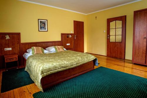 Posteľ alebo postele v izbe v ubytovaní Hotel Adalbertus