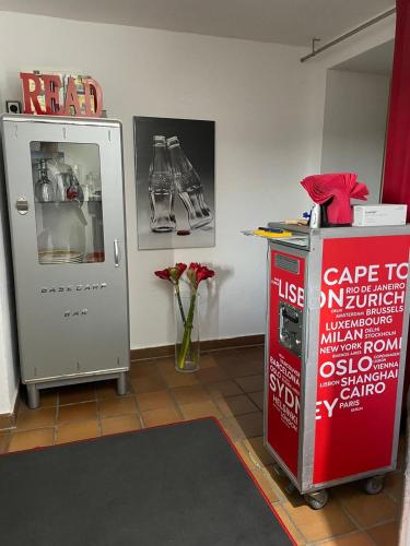 a room with a coffee machine next to a counter at Berges Basecamp in Breckerfeld