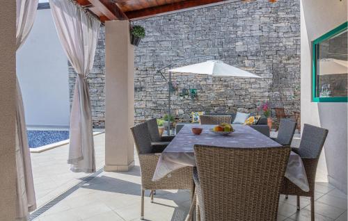 Patio nebo venkovní prostory v ubytování Gorgeous Home In Kresini With Wifi