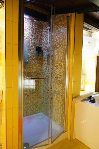 Un baño de Il paradiso delle beccacce