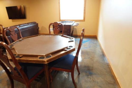 a ping pong table in a dining room with chairs at Fieldstone Manor in Frankfort