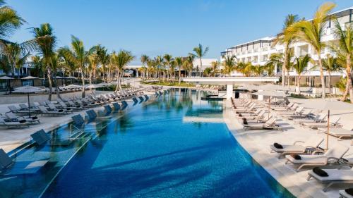 Πισίνα στο ή κοντά στο Secrets Tides Punta Cana - All Inclusive