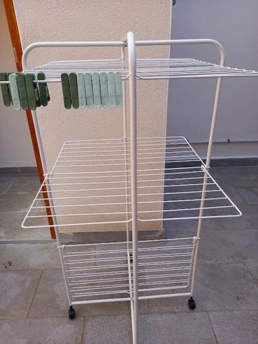 a metal shopping cart sitting on the floor at La Maisonnette Cambrésienne in Cambrai