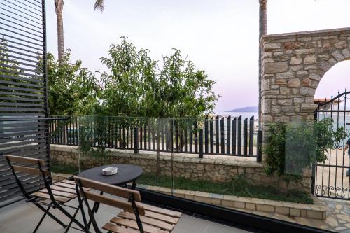 a balcony with a table and chairs and a fence at Art Hotel in Sarandë