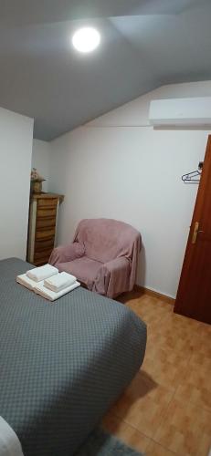a bedroom with a bed in a room at Ferradosa GuestHouse in São João da Pesqueira
