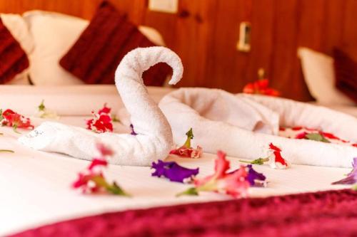 Voodi või voodid majutusasutuse The Lakeside Retreat By IME Hospitality Pvt LTd toas