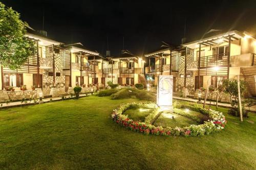 Aed väljaspool majutusasutust The Lakeside Retreat By IME Hospitality Pvt LTd