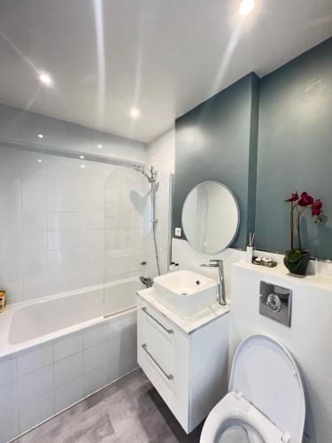 Apartment HOME in Paris with View, 15min to center