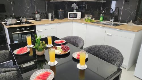 Una cocina o zona de cocina en Luxurious Orestis