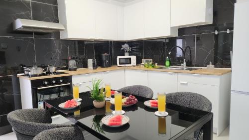 Una cocina o zona de cocina en Luxurious Orestis