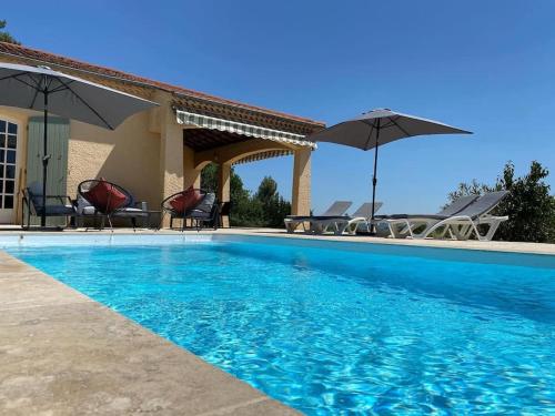 Πισίνα στο ή κοντά στο L'oustal des cigales, villa avec piscine privée