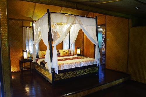 Ένα ή περισσότερα κρεβάτια σε δωμάτιο στο Areeya Phuree Resort Thaton