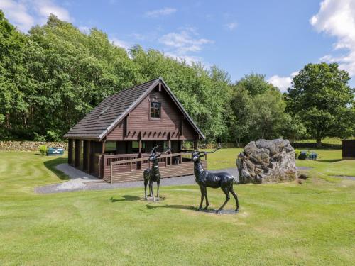 a statue of two animals standing in front of a cabin at Moyle Lodge in Dalbeattie