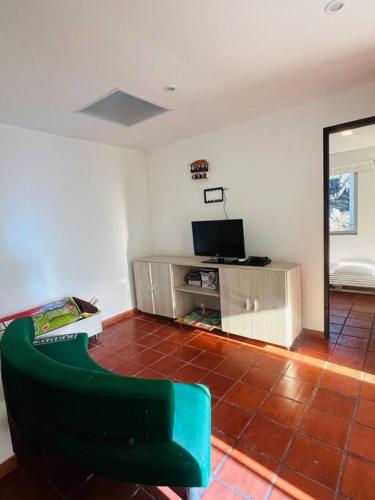 Μια τηλεόραση ή/και κέντρο ψυχαγωγίας στο Casa los patos Choachi