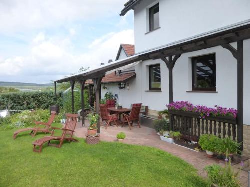 Taman di luar gemütliche große Wohnung in ruhiger Lage