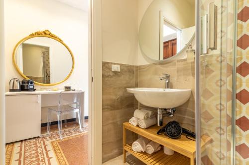 Koupelna v ubytování Oldoini Luxury Apartment and Suites