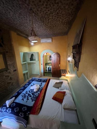 Ένα ή περισσότερα κρεβάτια σε δωμάτιο στο Hotel ksar merzouga