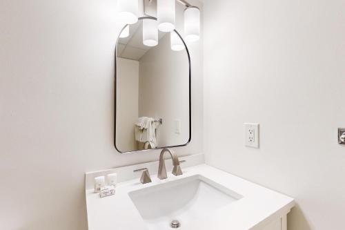 Ένα μπάνιο στο Waikiki Condos