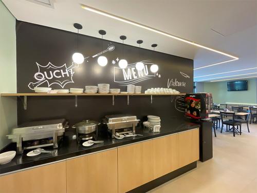 Hotel Marborにあるコーヒーまたはお茶