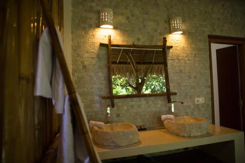 two sinks on a counter in a bathroom at La Cabane in Jimbaran