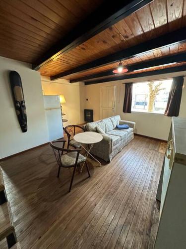 a living room with a couch and a table at Central City in San Andrés de Giles