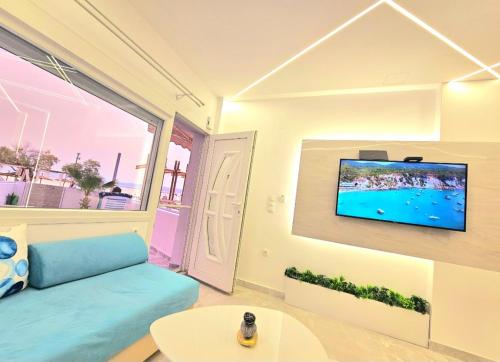 a living room with a couch and a tv on a wall at SUN SEA No 7 first line in Perea