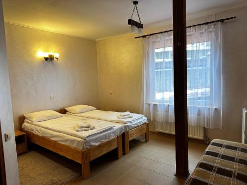 Postel nebo postele na pokoji v ubytování Chalet Filvarok