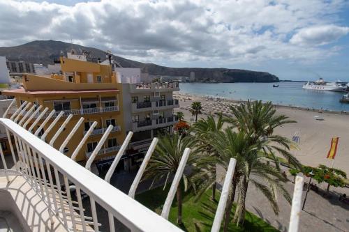 Los Cristianos, Ocean and Harbour view, pedestrian
