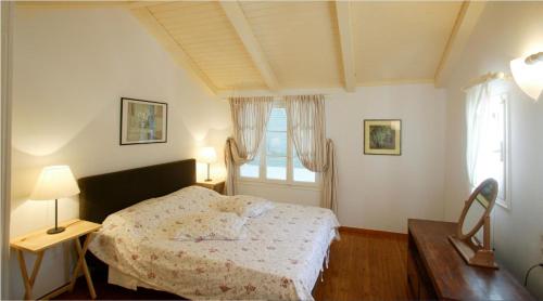 Postel nebo postele na pokoji v ubytování Agios Nikitas Villas