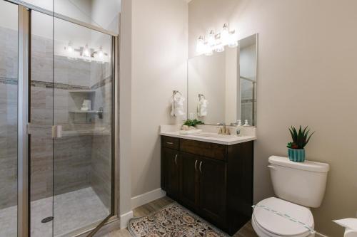 Vannituba majutusasutuses Ocotillo Springs 32 l Sleeps 33, 6 Bedrooms with Private Pool and Hot Tub