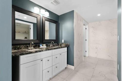 a bathroom with two sinks and a mirror at Bali Bay Resort in Myrtle Beach