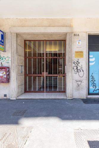 Domus Artea in Metro Piramide