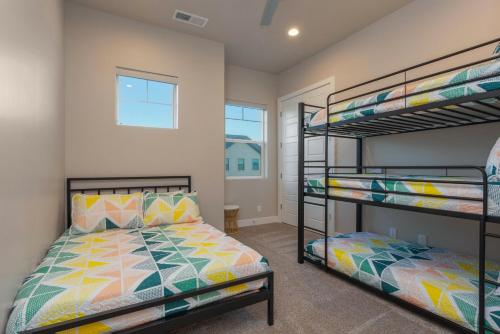 a bedroom with two bunk beds and a window at Ocotillo Springs Resort 41 Private Hot Tub, Nintendo Console, BBQ Grill & Beautiful Resort Pool in Santa Clara