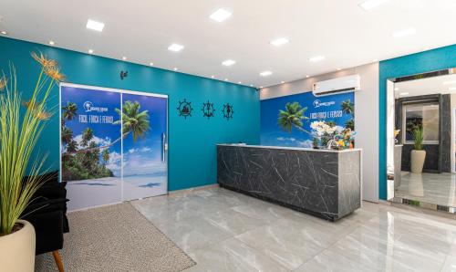 a lobby of a hotel with blue walls at Hotel Gigante Beach Itapema in Itapema