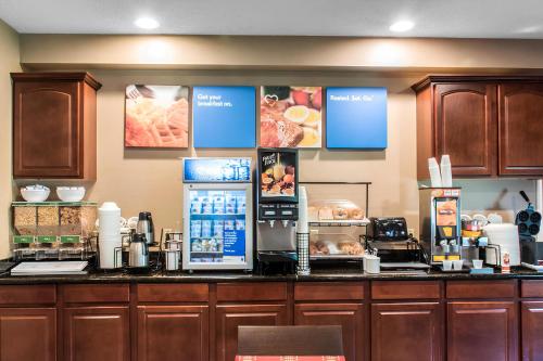 Η κουζίνα ή μικρή κουζίνα στο Comfort Inn Lancaster County