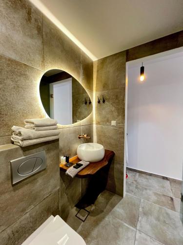 a bathroom with a sink and a mirror at Pension Ageri in Potos