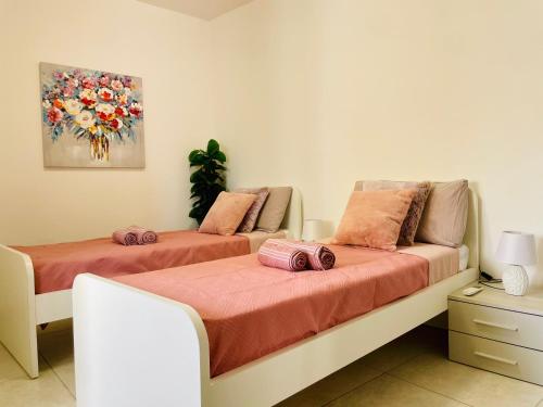Ένα ή περισσότερα κρεβάτια σε δωμάτιο στο Birgu 2BR comfort Apartment by Holi