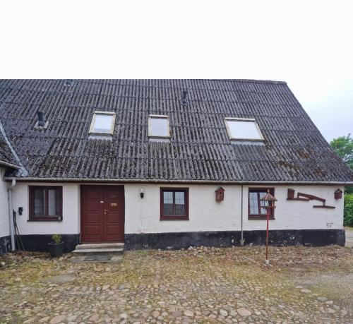 a white house with a black roof at Hus Meeresbrise in Arrild