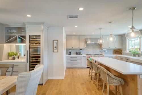 Dapur atau dapur kecil di Flora Vina - Country Home with Vineyard Views