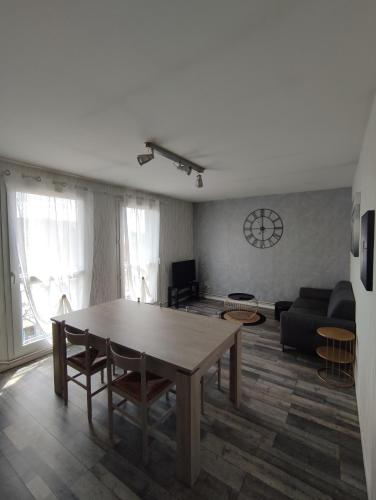 LENS, Bel appartement lumineux spacieux en centre ville 3 chambres