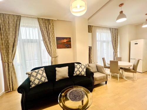 Ruang duduk di Next Apartments Constanta