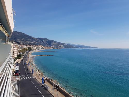 Menton front bord de mer Côte d'Azur Florentina sea view French Riviera proche Monaco Montecarlo superb studio