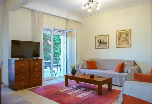 The fir trees house - Το σπίτι με τα έλατα