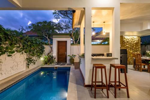 a kitchen and a swimming pool in a house at Villa Kisaraa - Kerobokan x Seminyak x Canggu in Kerobokan