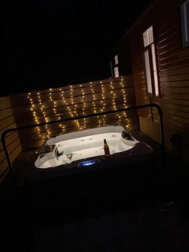 Fotografie z fotogalerie ubytování Roe Lodge at Owlet Hideaway - with Hot Tub, Near York v destinaci Seaton Ross
