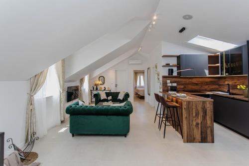 Monfrina 3 luxury apt in the Old Town near beach