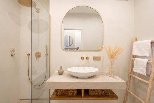 a bathroom with a sink and a shower at Aurum Suite - Luxuriöses City Apartment in Würzburg